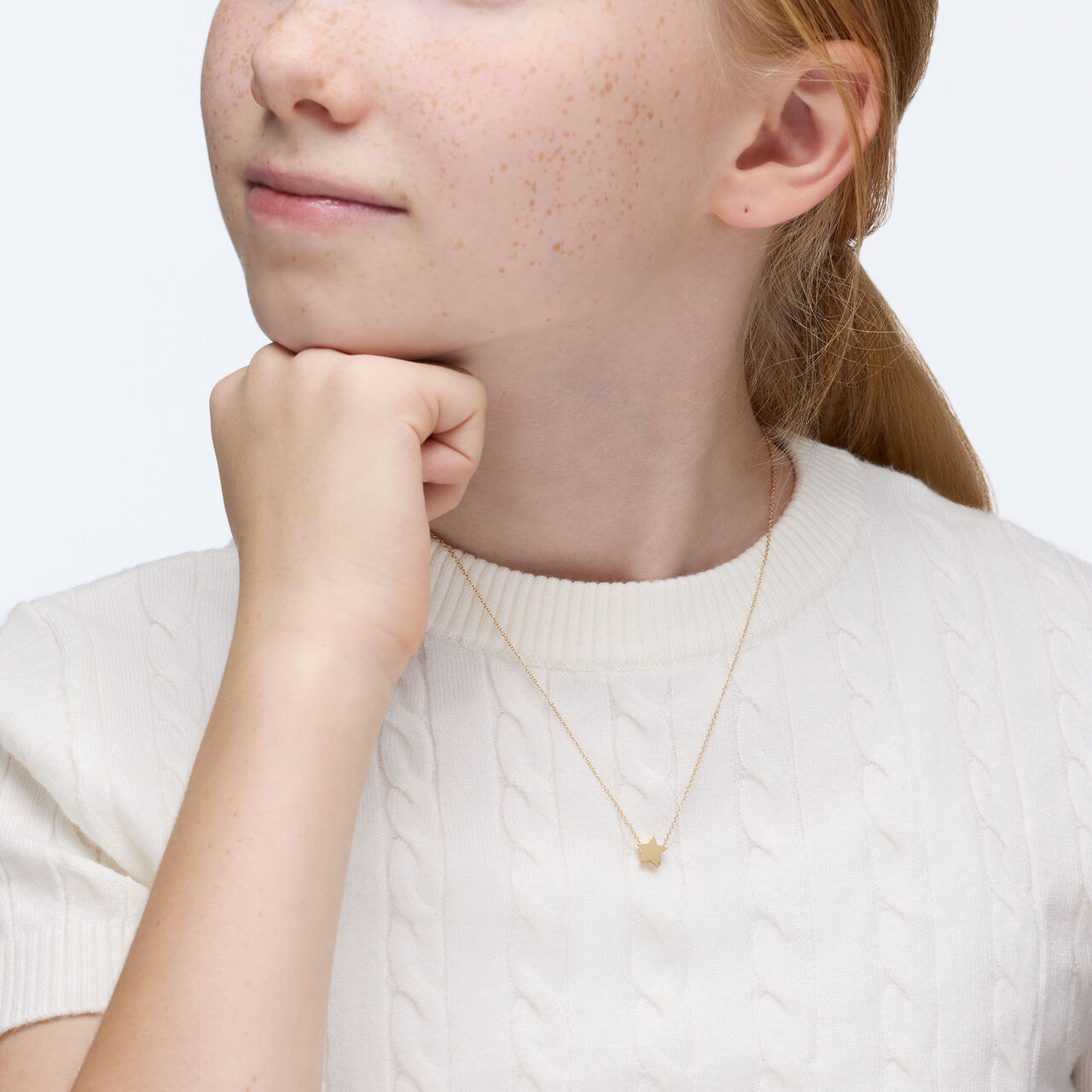 Birks Essentials children&rsquo;s necklace in yellow gold featuring a delicate star-shaped pendant image number 1